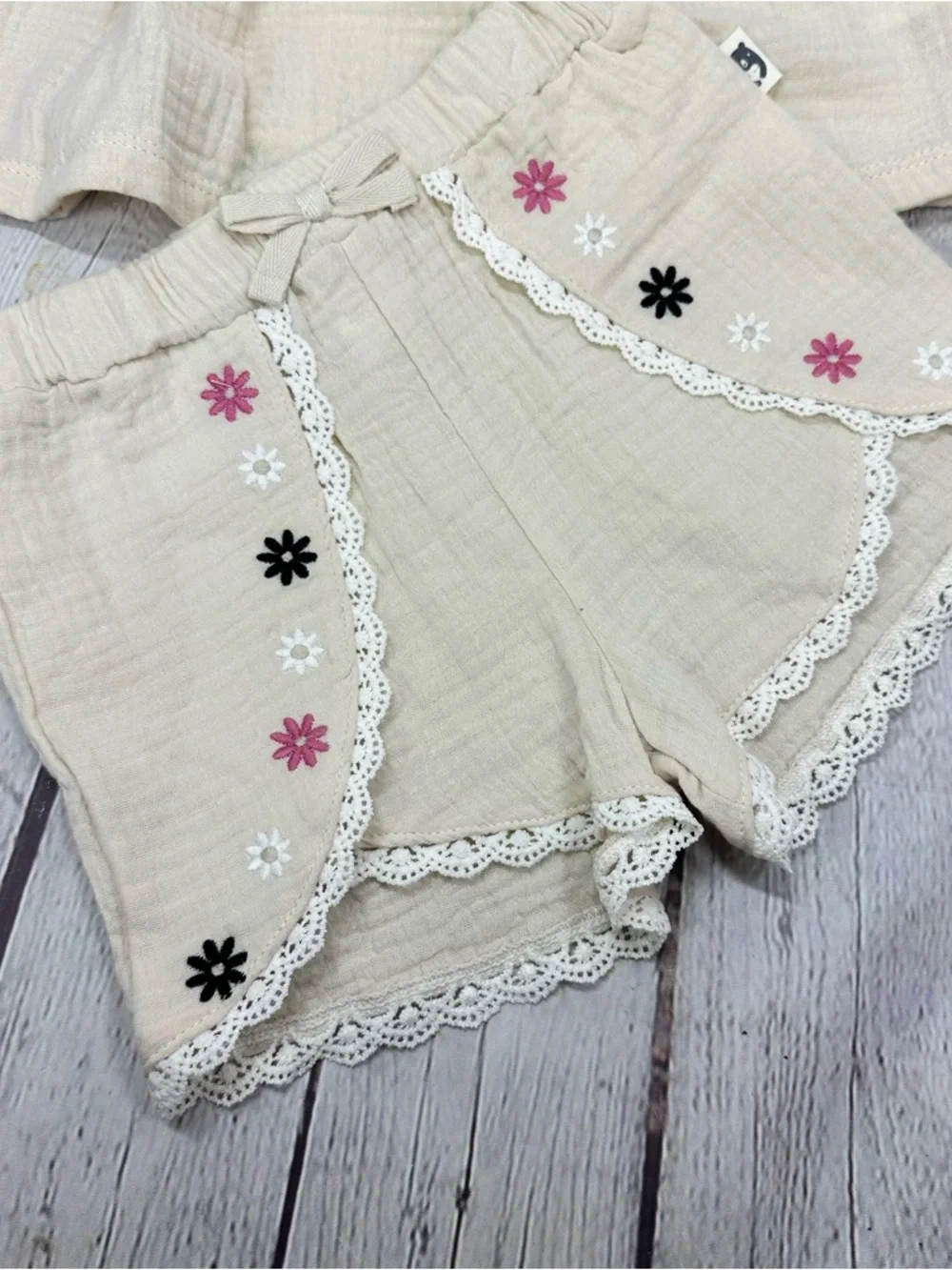 NWT rabbit + bear 2pc short set Embroidered floral Lace 3T boho cottage coquette
